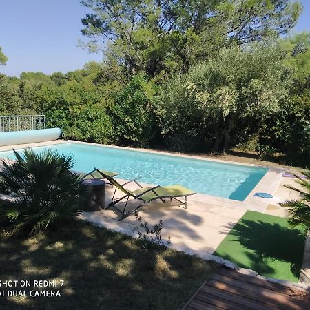 Proche Uzes Petit Gite Avec Grande Cuisine D'Ete Et Piscine Saint-Siffret Exterior photo