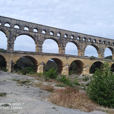 Proche Uzes Petit Gite Avec Grande Cuisine D'Ete Et Piscine Saint-Siffret Exterior photo