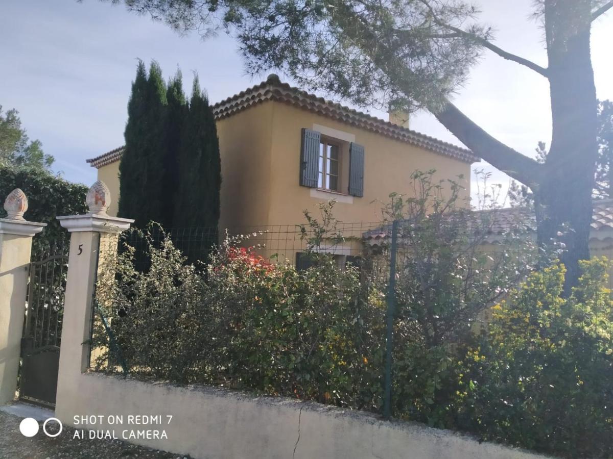 Proche Uzes Petit Gite Avec Grande Cuisine D'Ete Et Piscine Saint-Siffret Exterior photo