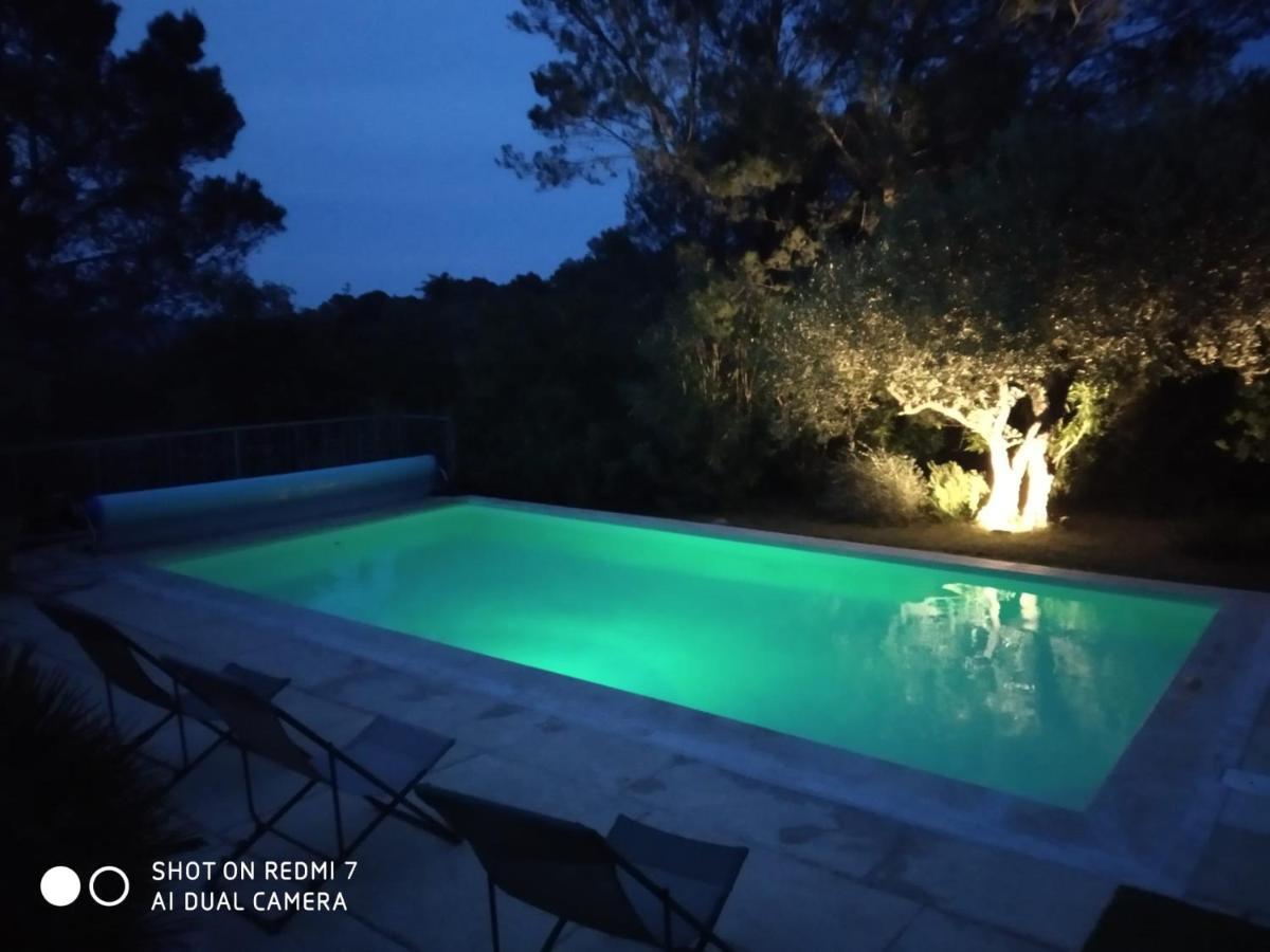Proche Uzes Petit Gite Avec Grande Cuisine D'Ete Et Piscine Saint-Siffret Exterior photo