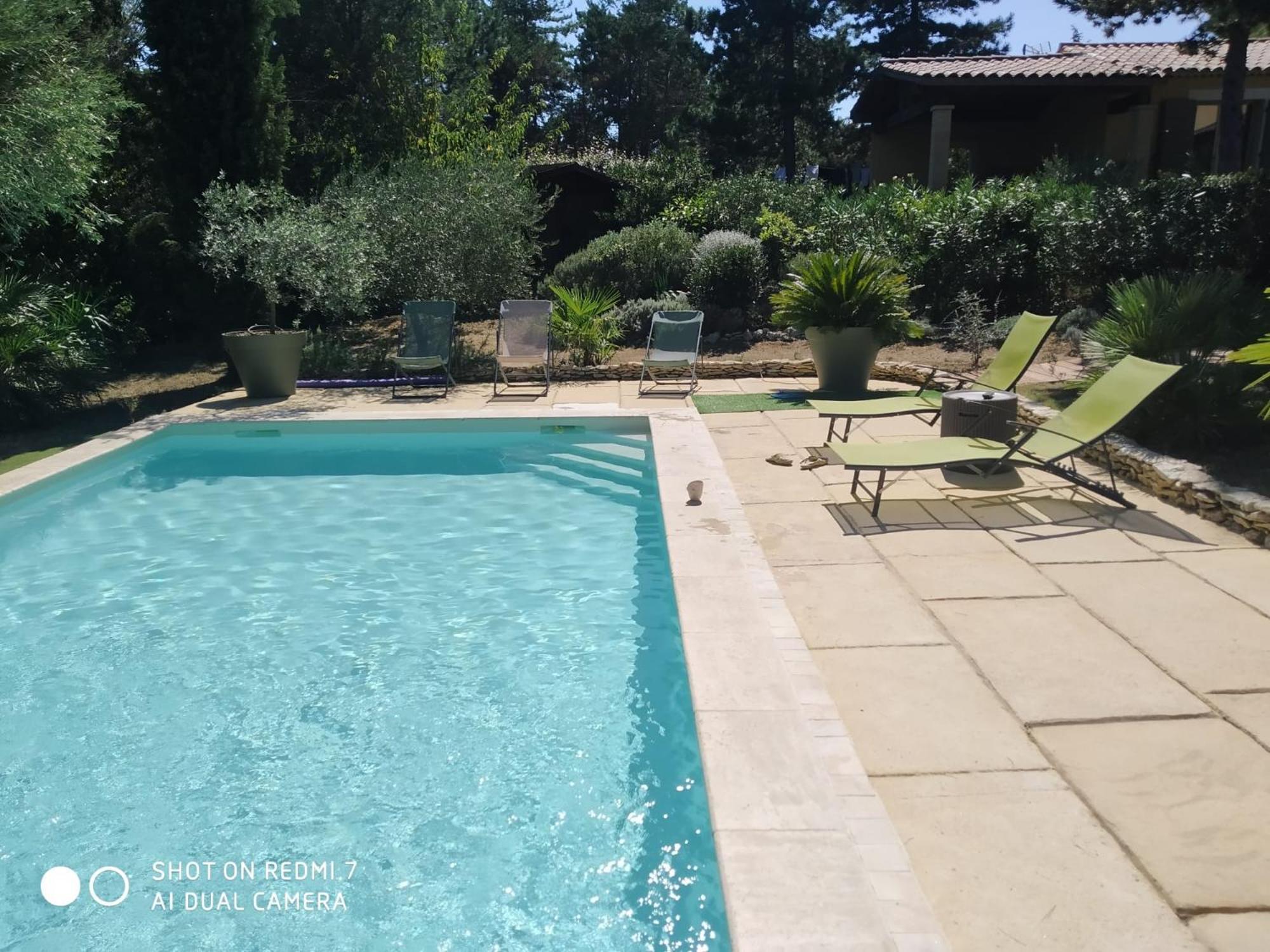 Proche Uzes Petit Gite Avec Grande Cuisine D'Ete Et Piscine Saint-Siffret Exterior photo