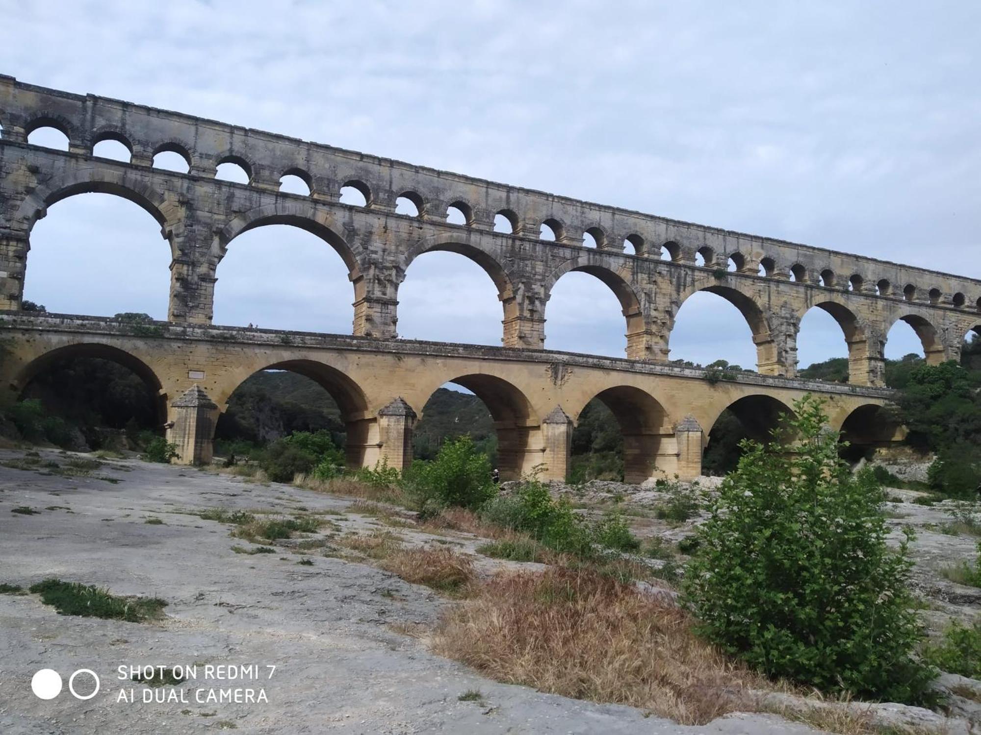 Proche Uzes Petit Gite Avec Grande Cuisine D'Ete Et Piscine Saint-Siffret Exterior photo