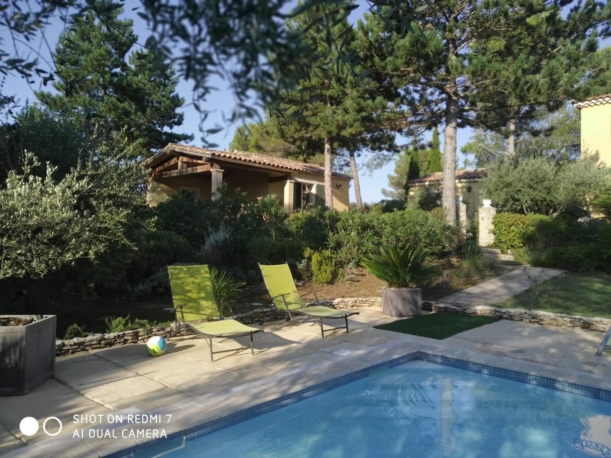 Proche Uzes Petit Gite Avec Grande Cuisine D'Ete Et Piscine Saint-Siffret Exterior photo